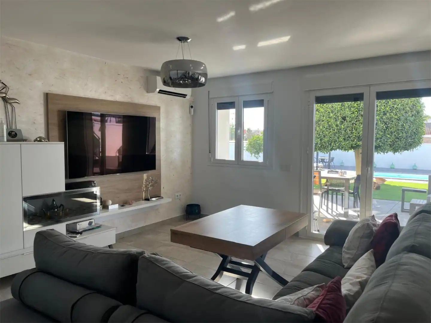 Casa o xalet en venda a Calle Elvirita, 26, Oromana Sala d'estar de Casa o xalet en venda en Alcalá de Guadaira