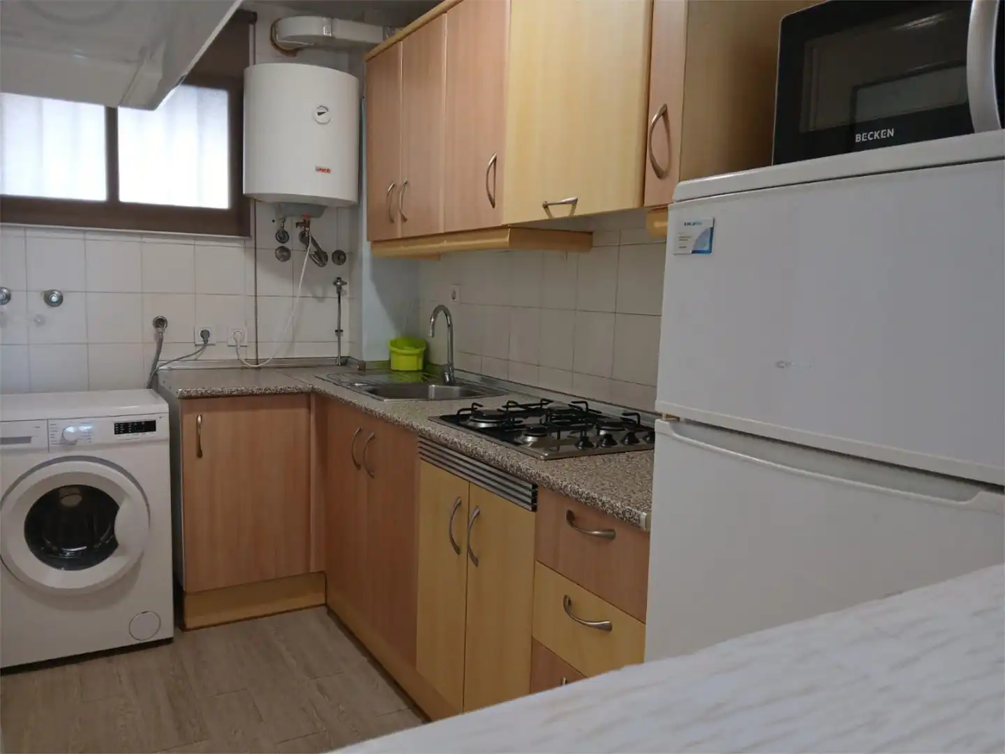 Cocina de Apartamento de alquiler en Roquetas de Mar con Aire acondicionado, Calefacción y Terraza