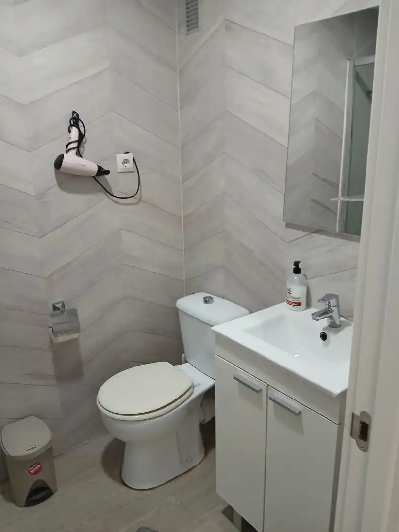 Baño de Apartamento de alquiler en Roquetas de Mar con Aire acondicionado, Calefacción y Terraza
