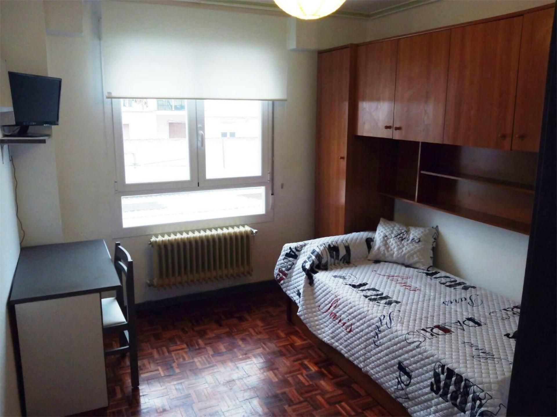 Dormitori de Pis per a compartir en Burgos Capital amb Calefacció i Moblat