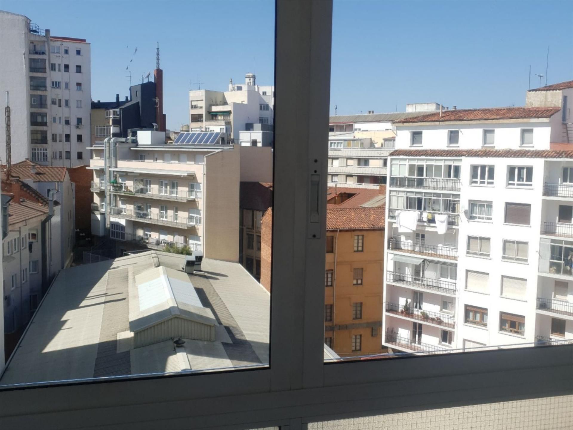 Dormitori de Pis de lloguer en León Capital  amb Aire condicionat, Calefacció i Parquet