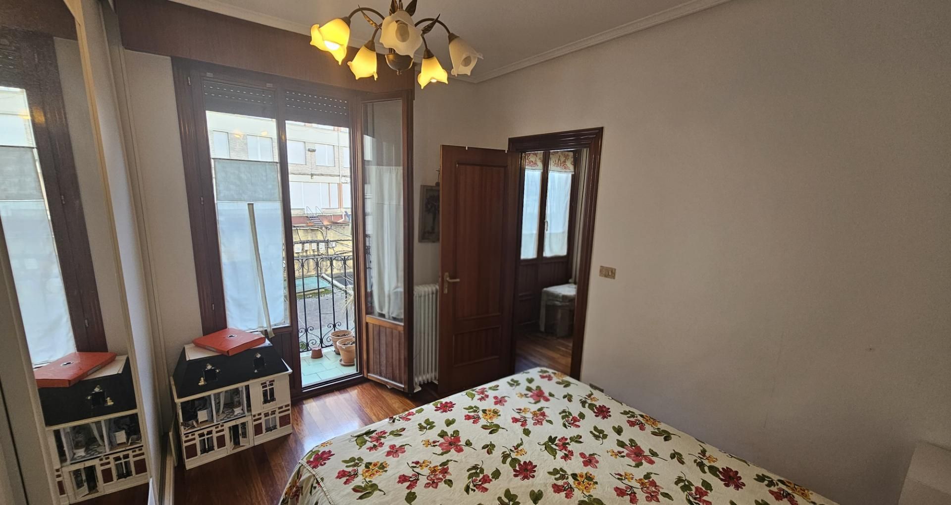 Dormitori de Pis en venda en Bilbao  amb Parquet i Moblat