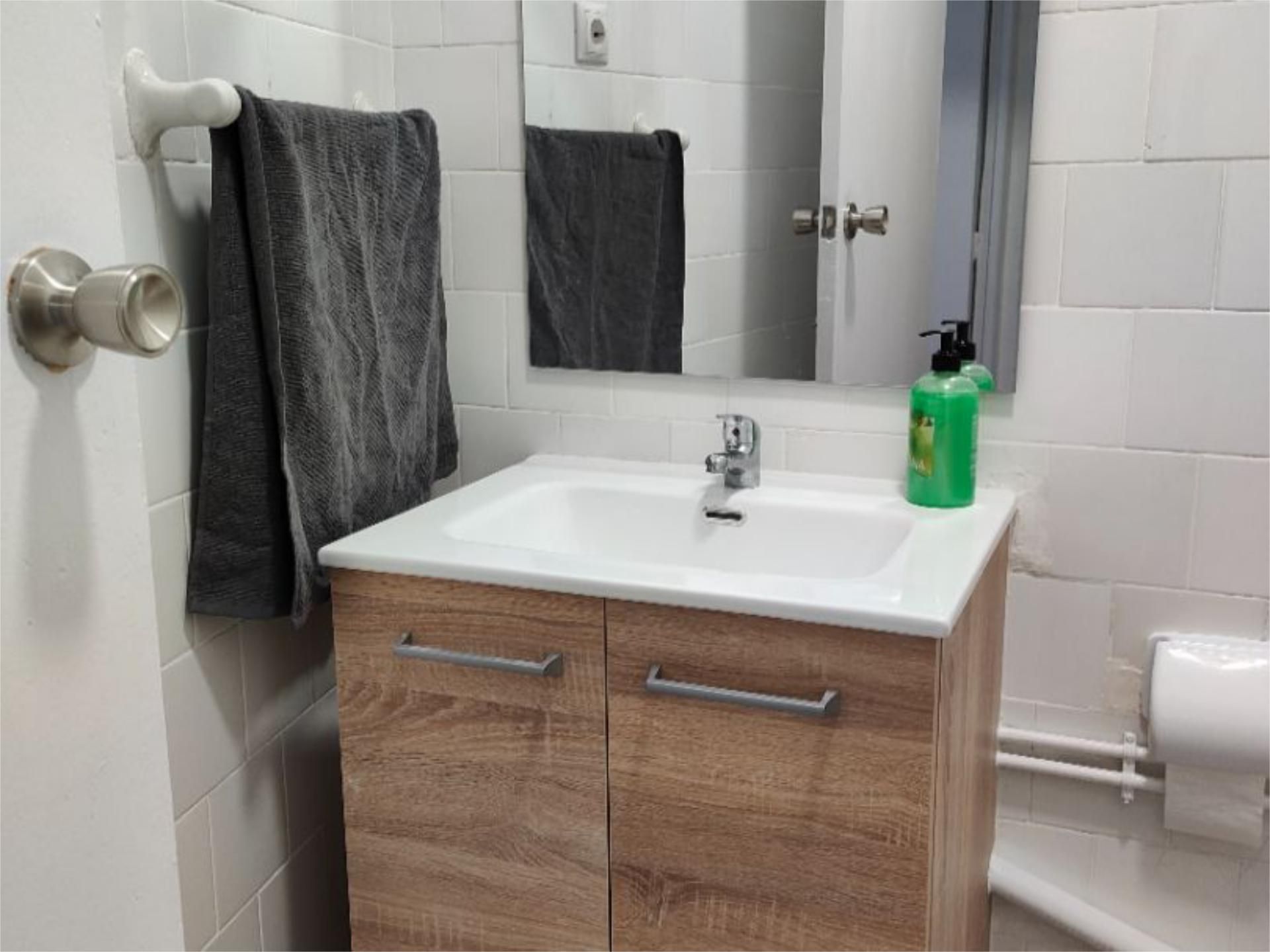 Bany de Pis per a compartir en Bembibre amb Calefacció i Moblat