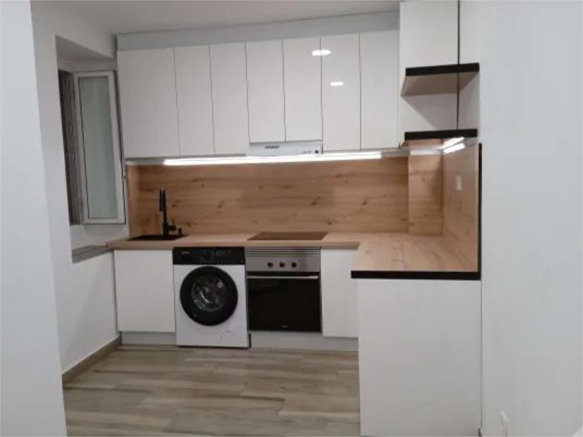 Cuina de Pis en venda en Salamanca Capital amb Calefacció i Balcó