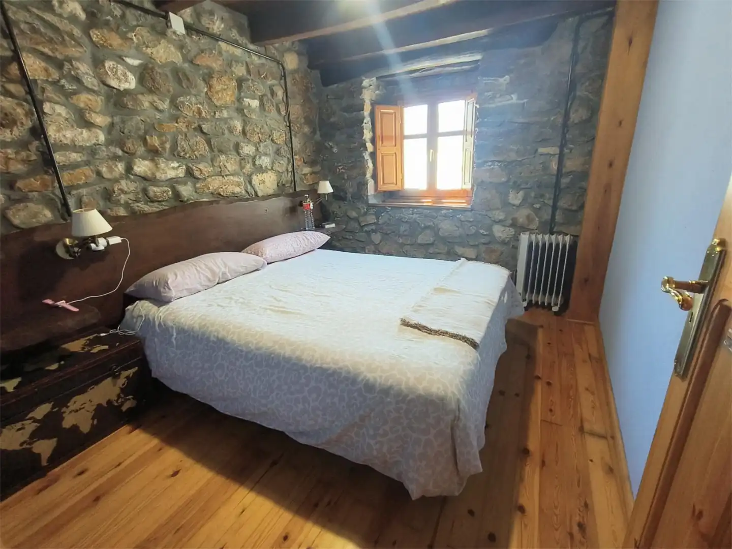 Finca rústica en venda a Calle Cebolledo, 2, Cabrillanes Dormitori de Finca rústica en venda en Cabrillanes amb Calefacció i Moblat