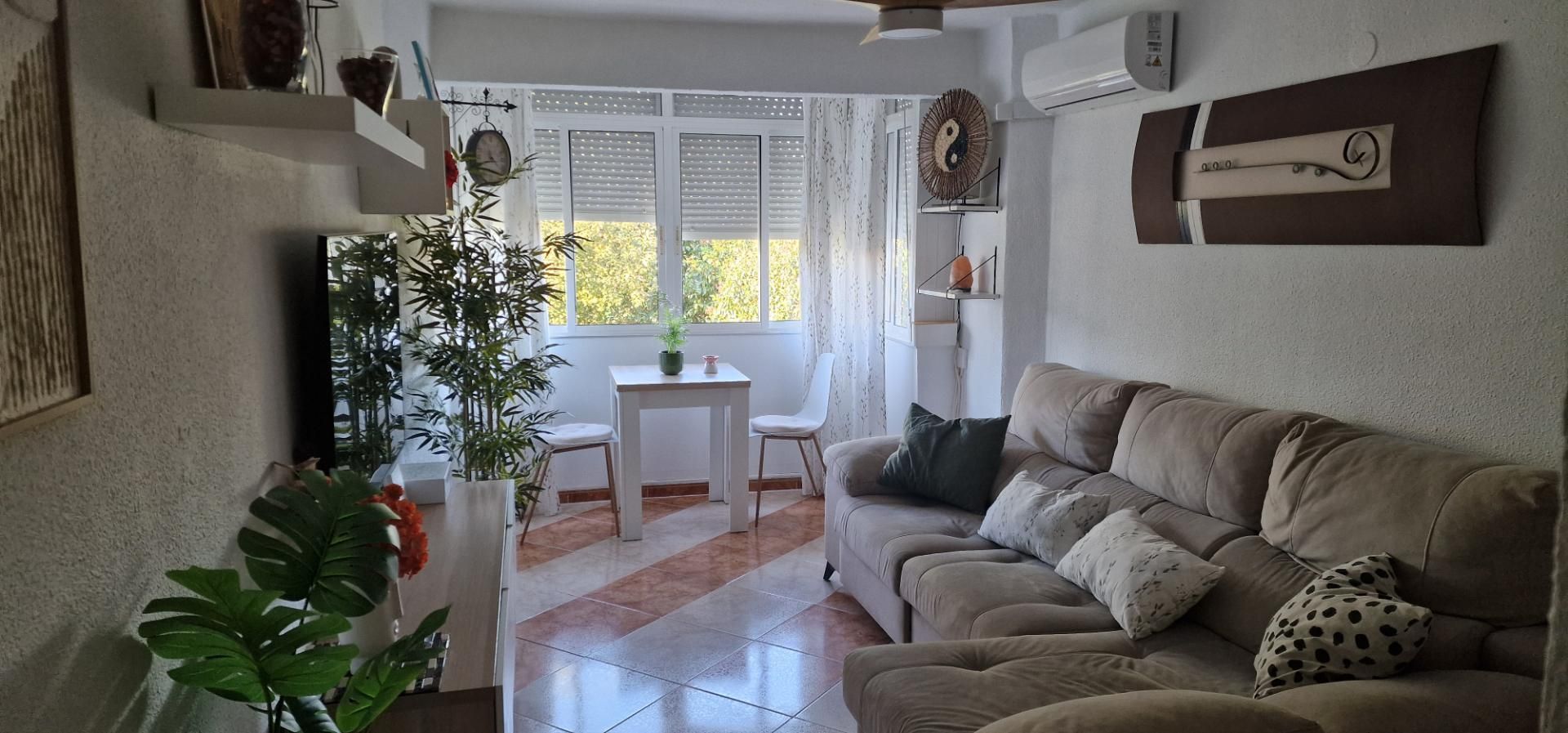 Living room of Flat for sale in Castilleja de la Cuesta  with Air Conditioner