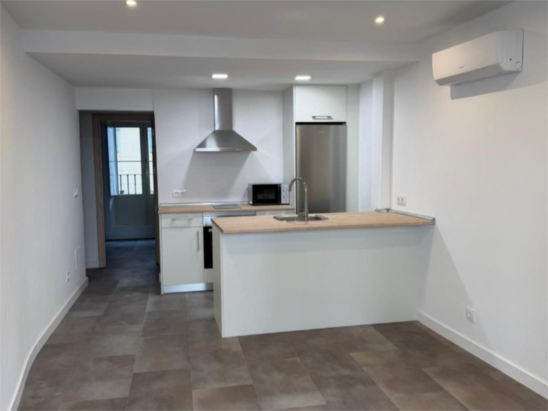 Flat to rent in Calle de la Cava Baja, 27, Palacio Kitchen of Flat to rent in Madrid Capital with Air Conditioner, Heating and Balcony