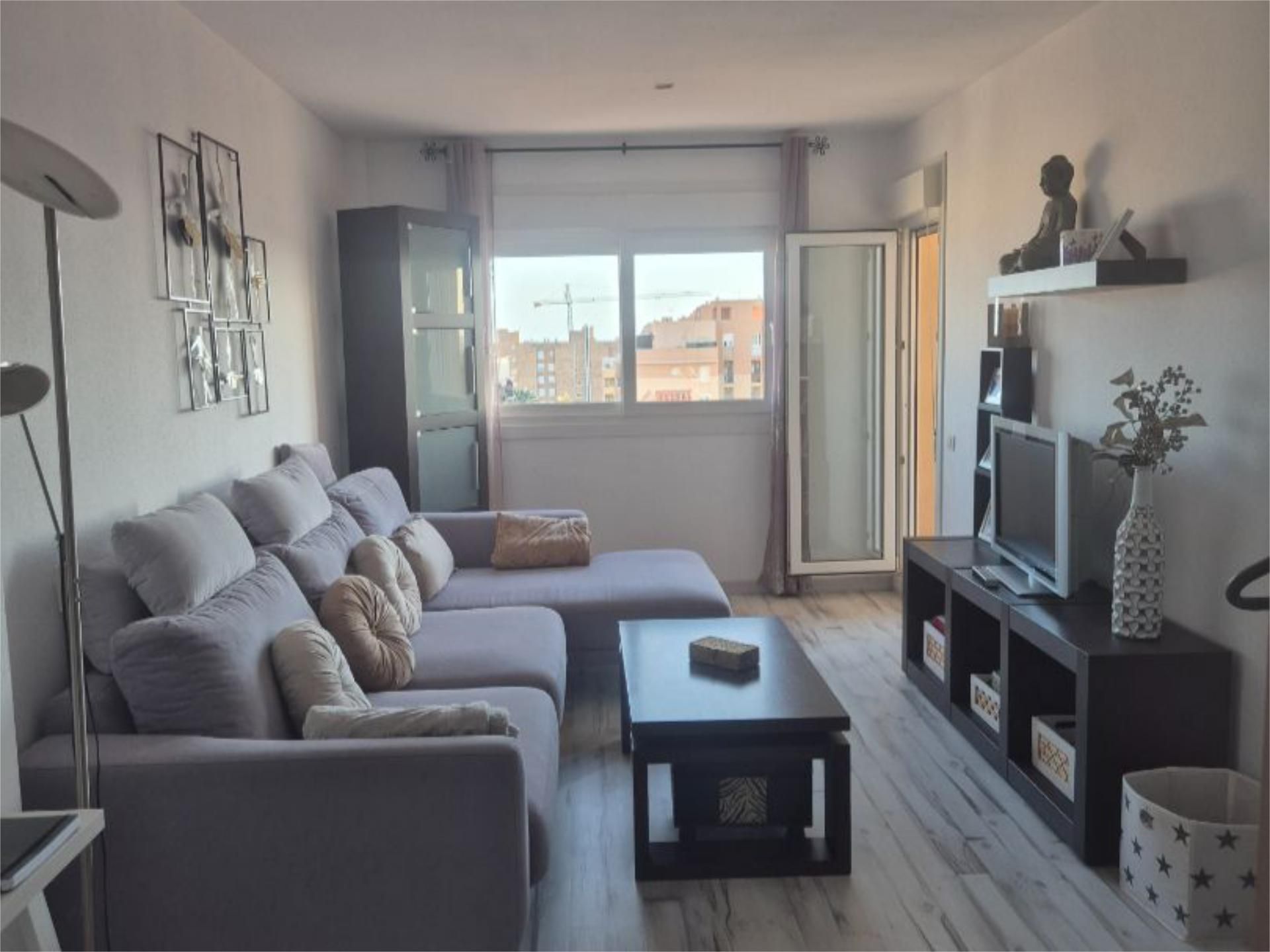 Sala d'estar de Apartament en venda en Roquetas de Mar amb Terrassa, Piscina i Balcó