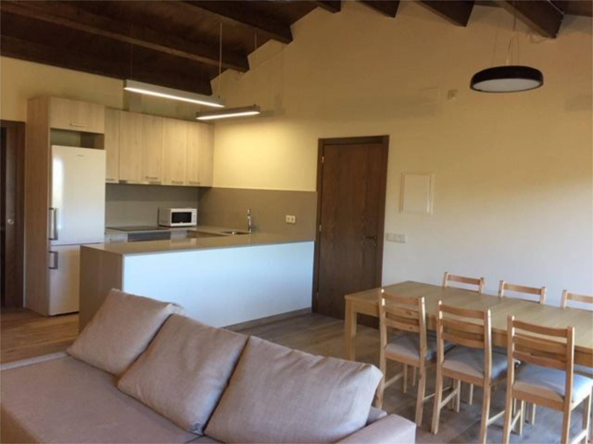 Casa adosada de alquiler en Carrer de Pau Casals, 7, Toses Cocina de Casa adosada de alquiler en Toses con Calefacción, Jardín privado y Terraza