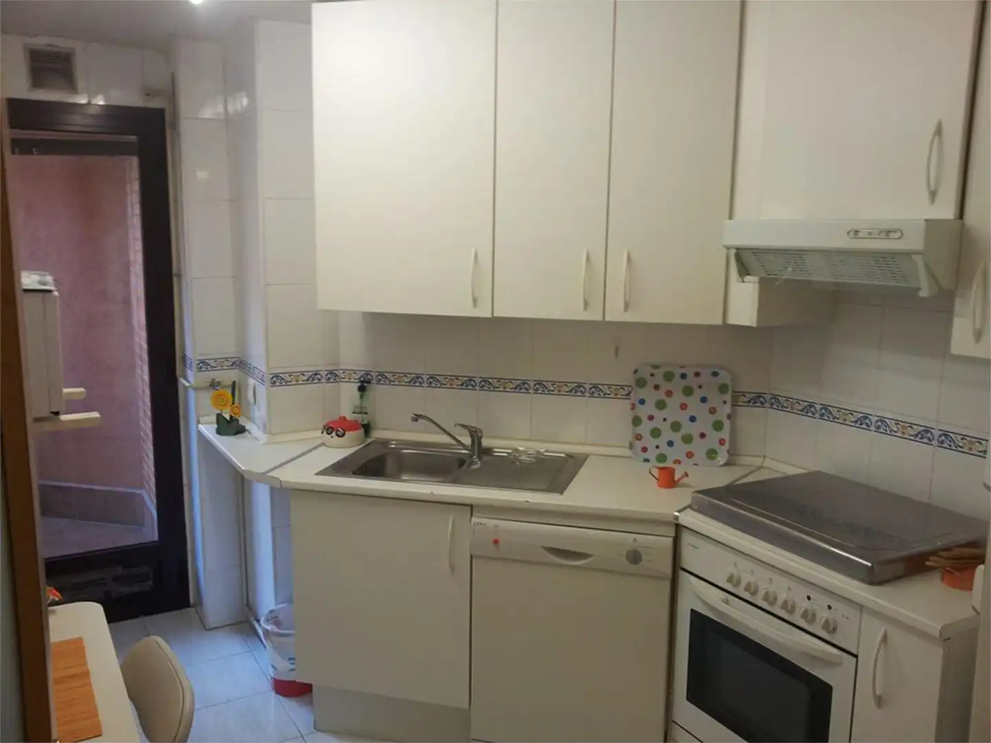 Pis en venda a Calle Dodge, 3l, Orcasitas Cuina de Pis en venda en Madrid Capital amb Piscina i Balcó