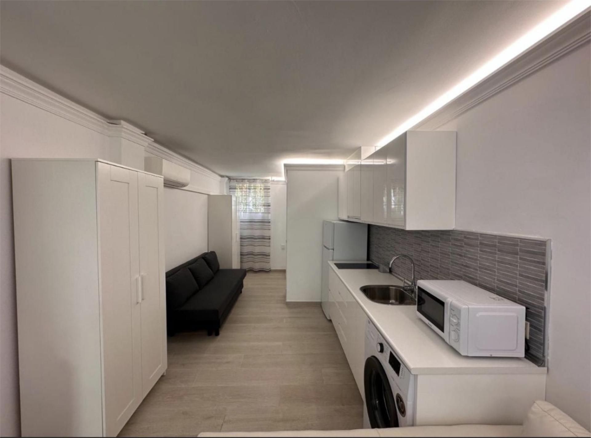 Study for sale in Avenida Torreblanca, 31, Las Gaviotas - Carvajal Study for sale in Fuengirola with Air Conditioner, Terrace and Swimming Pool