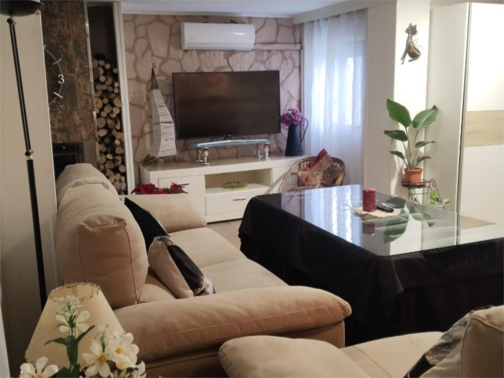 Sala d'estar de Loft de lloguer en Cenes de la Vega amb Aire condicionat, Moblat i Balcó