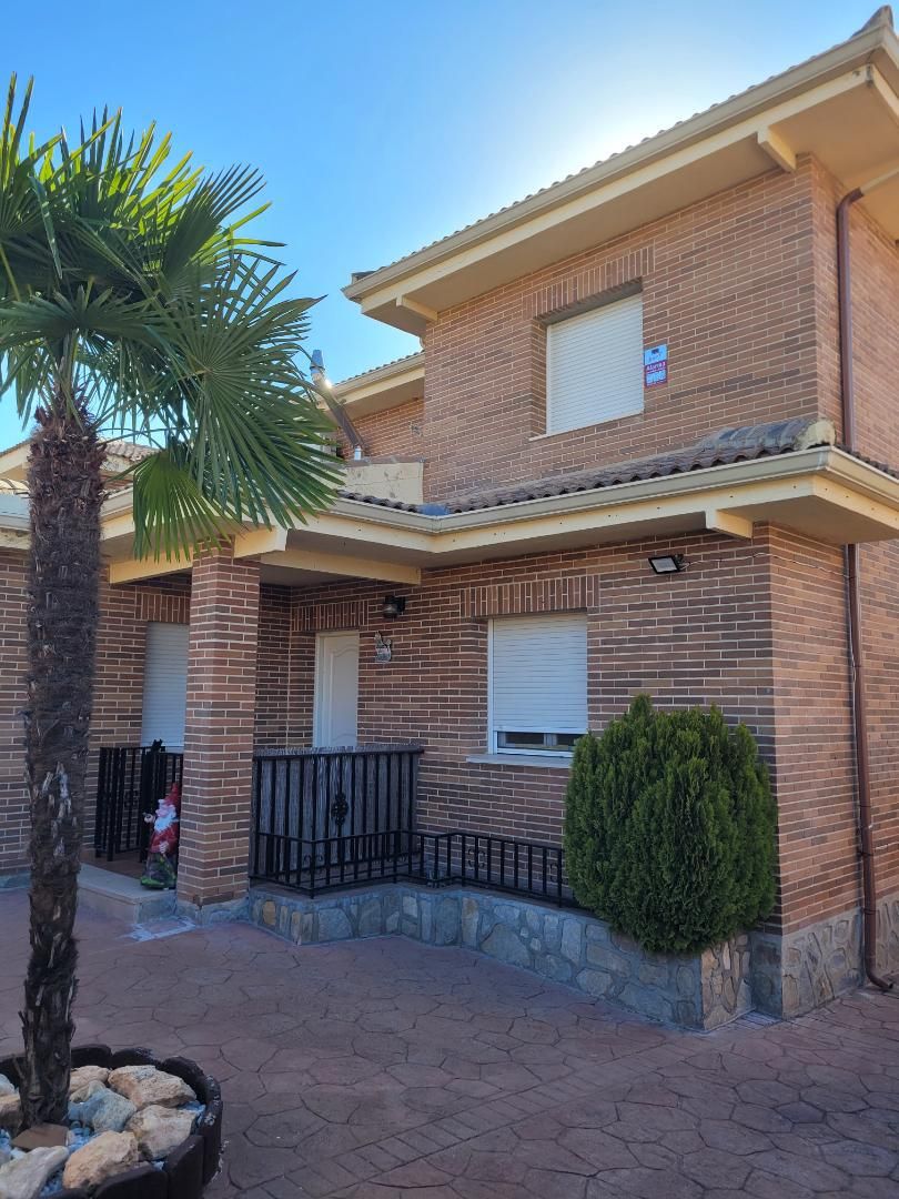 Exterior view of House or chalet for sale in Méntrida  with Air Conditioner, Terrace and Swimming Pool