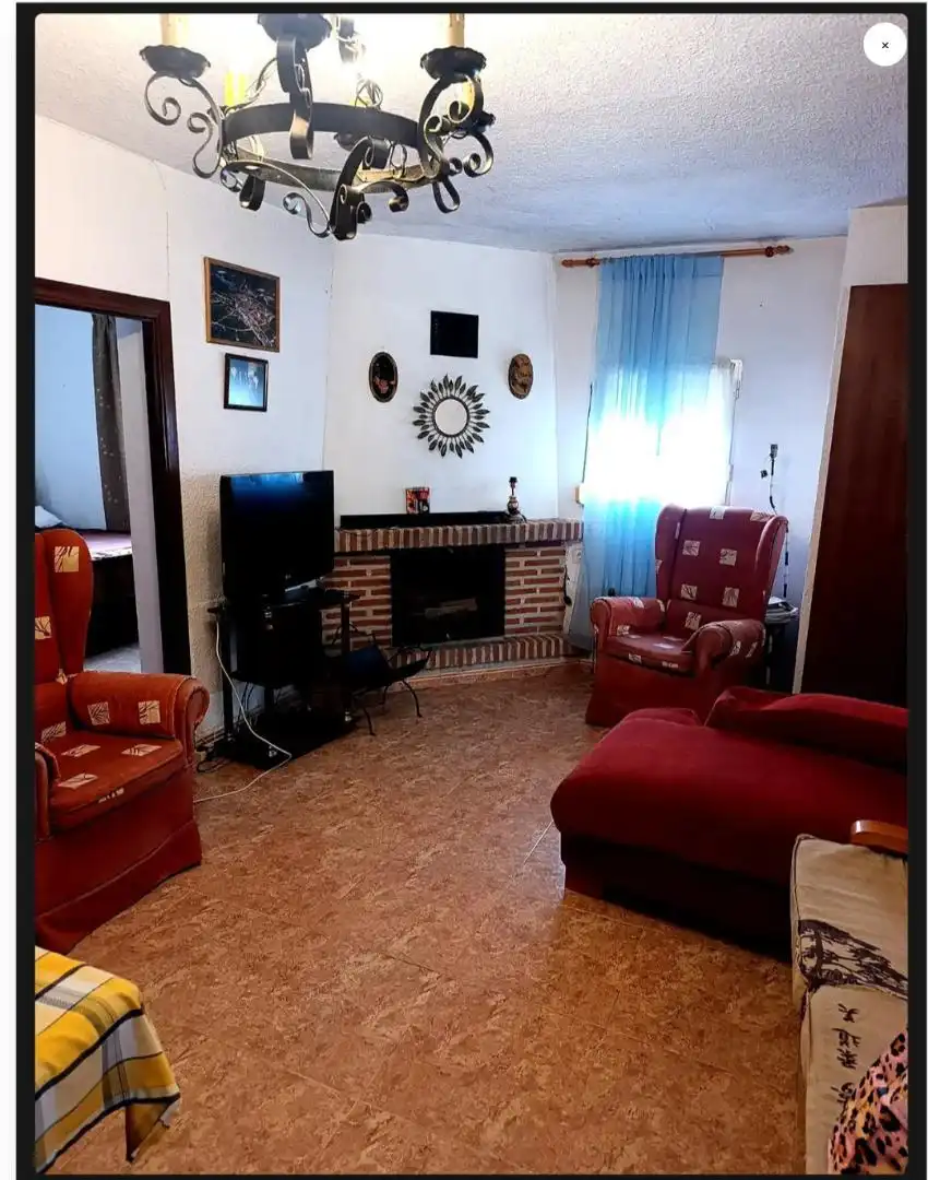 Casa o chalet en venta en Calle Iglesia, 29, Juarros de Voltoya Sala de estar de Casa o chalet en venta en Juarros de Voltoya con Calefacción, Jardín privado y Parquet