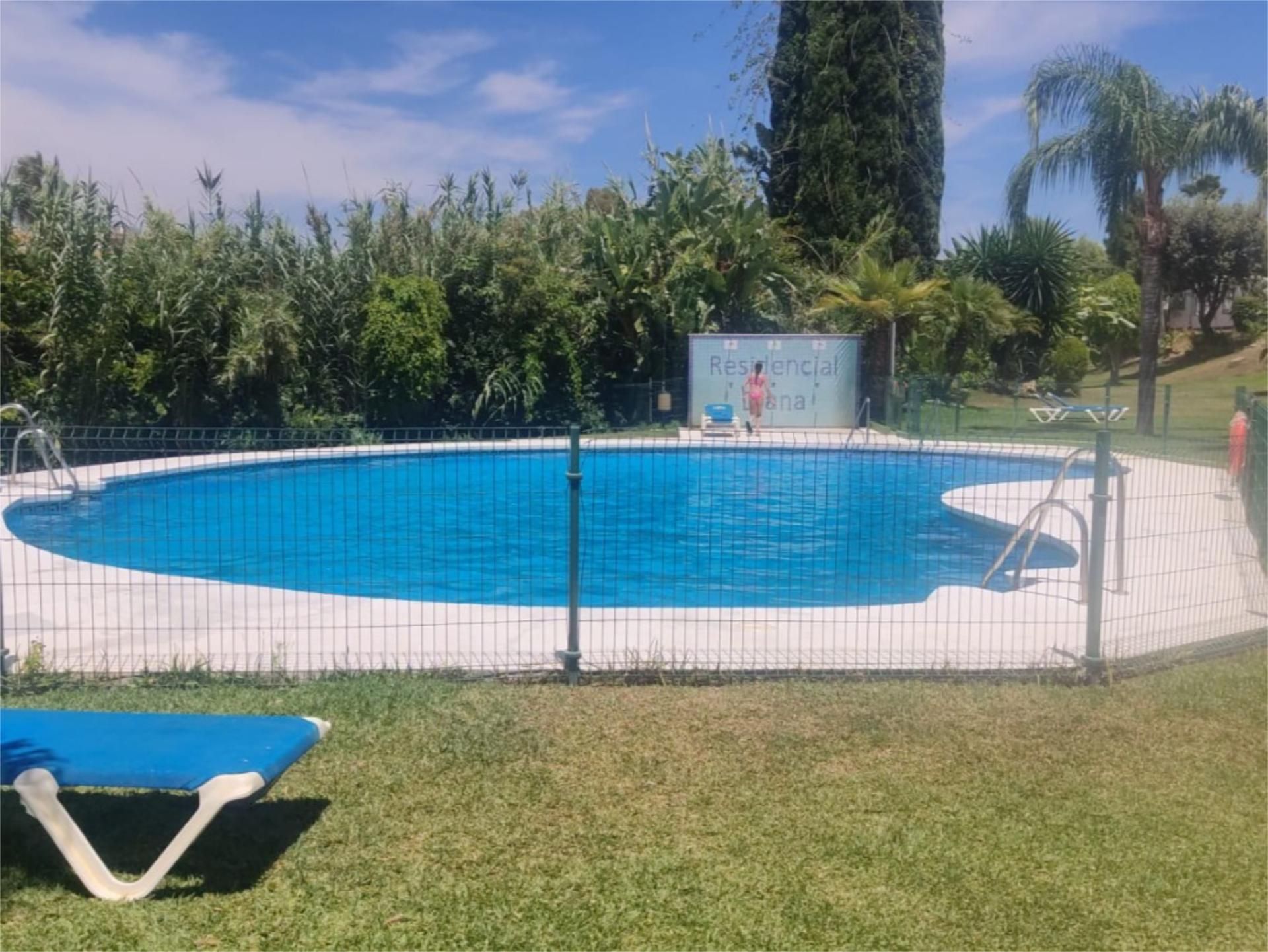 Swimming pool of Single-family semi-detached to rent in Estepona