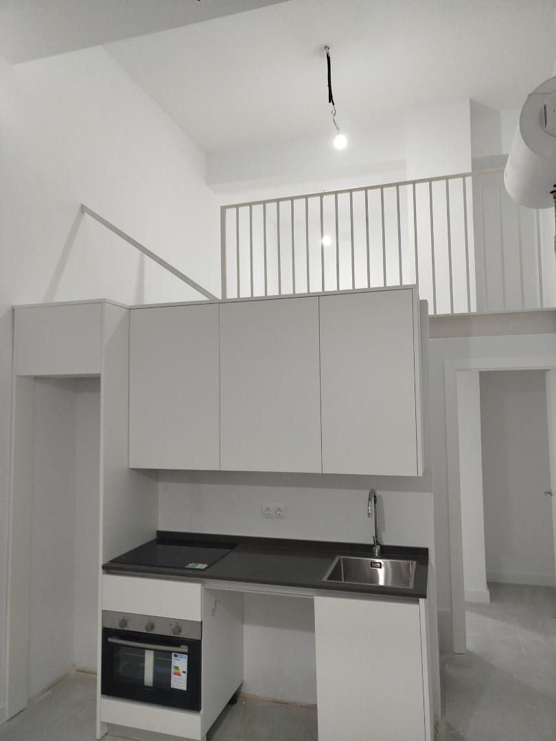 Kitchen of Apartment for sale in  Sevilla Capital  with Air Conditioner and Oven