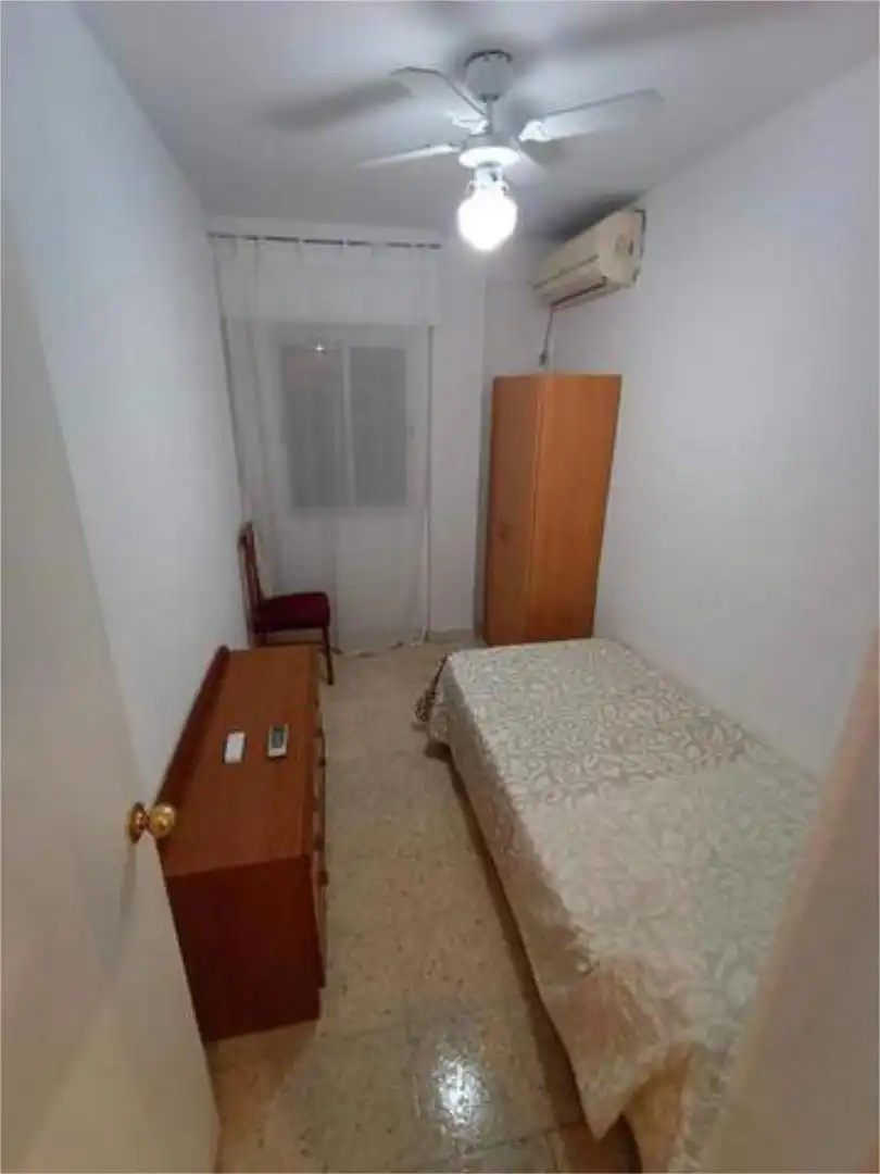 Habitación de Piso de alquiler en Sevilla con Calefacción, Terraza y Amueblado