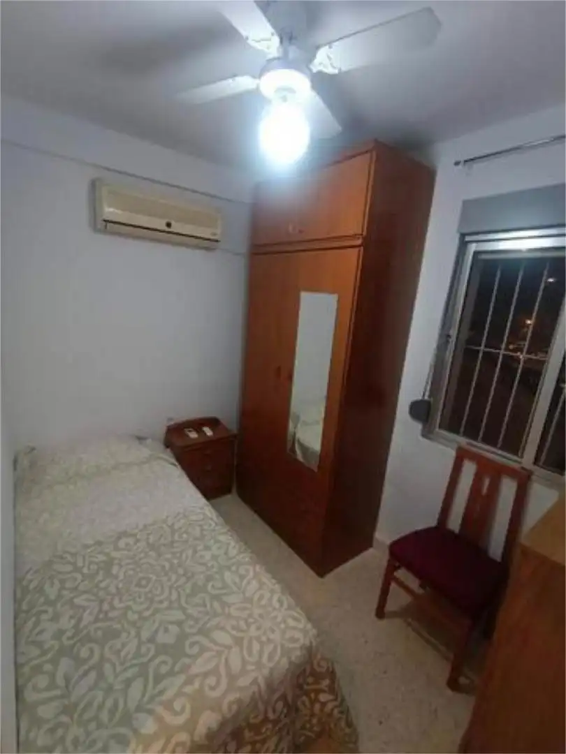 Habitación de Piso de alquiler en Sevilla con Calefacción, Terraza y Amueblado