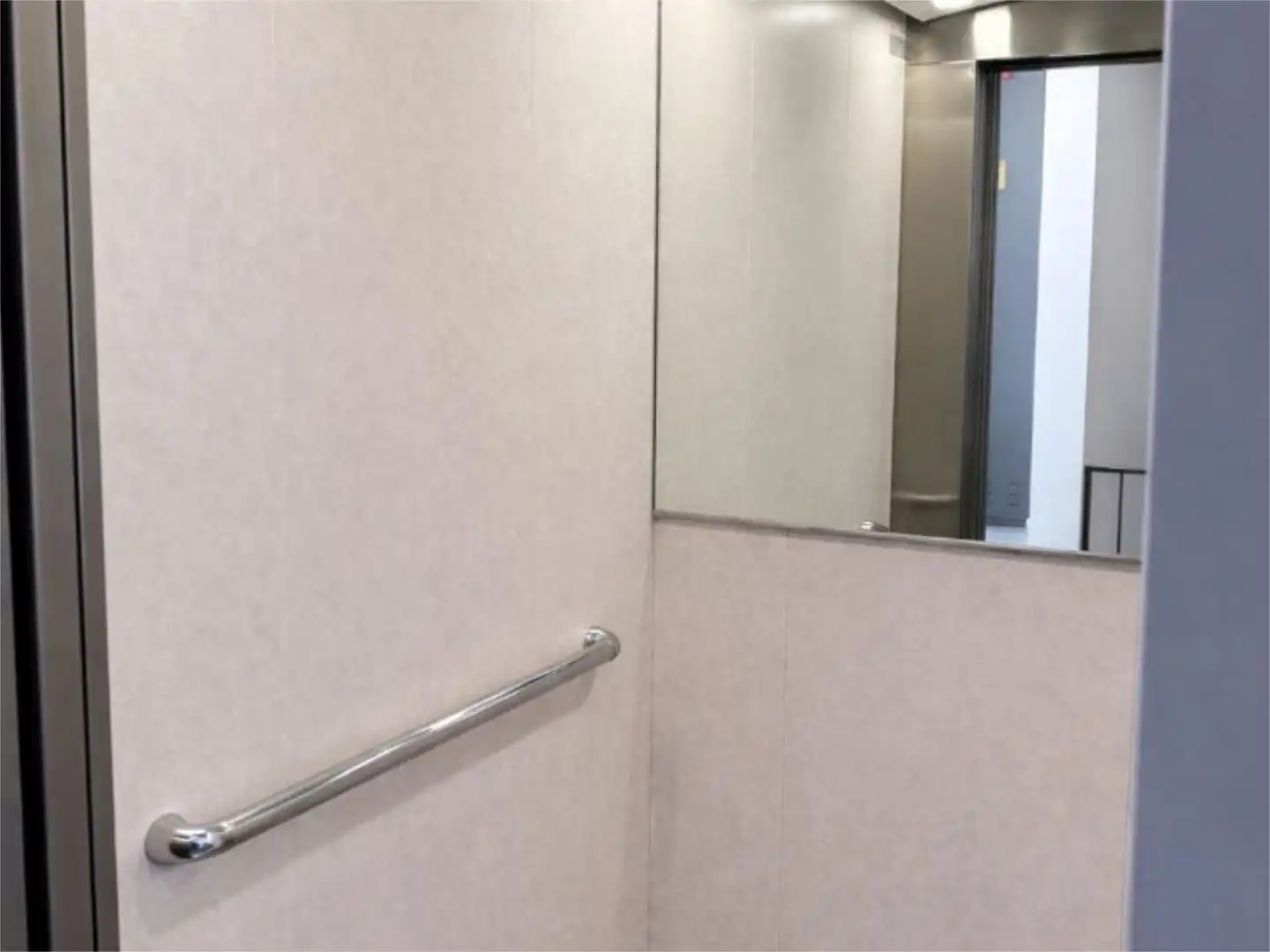Wohnung zum Verkauf in Carrer del Pintor Enric Serra, 20, Nucli Antic Badezimmer von Wohnung zum Verkauf in L'Escala mit Klimaanlage, Heizung und Parkett