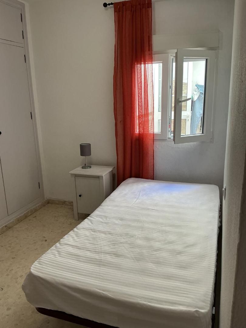 Bedroom of Flat to share in Jerez de la Frontera  with Air Conditioner, Heating and Furnished