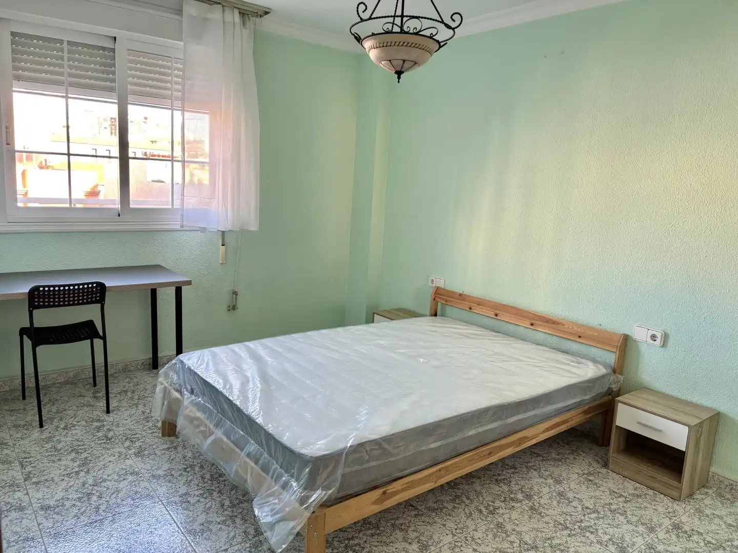 Room in Calle Villarroel, 61, Parque Ayala - Jardín de la Abadía - Huelín Bedroom of Flat for share in Málaga with Terrace, Furnished and Community parking