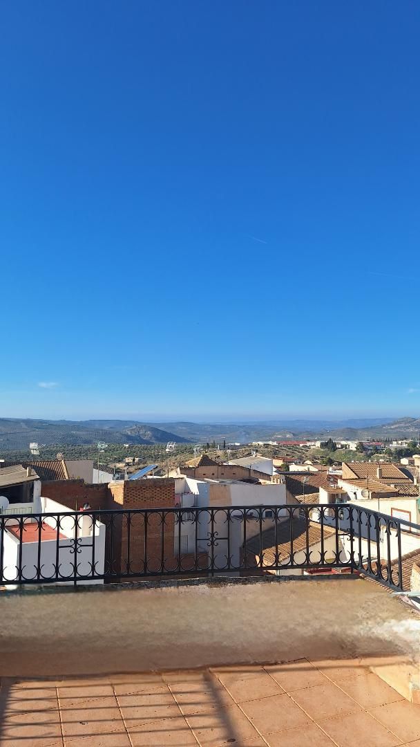 Vista exterior de Casa adosada en venda en Bedmar y Garcíez amb Aire condicionat i Terrassa
