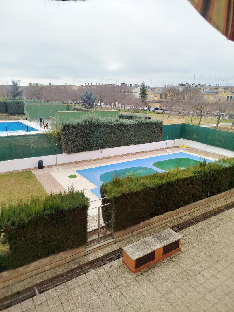 Piscina de Pis en venda en Badajoz Capital amb Calefacció, Jardí privat i Parquet