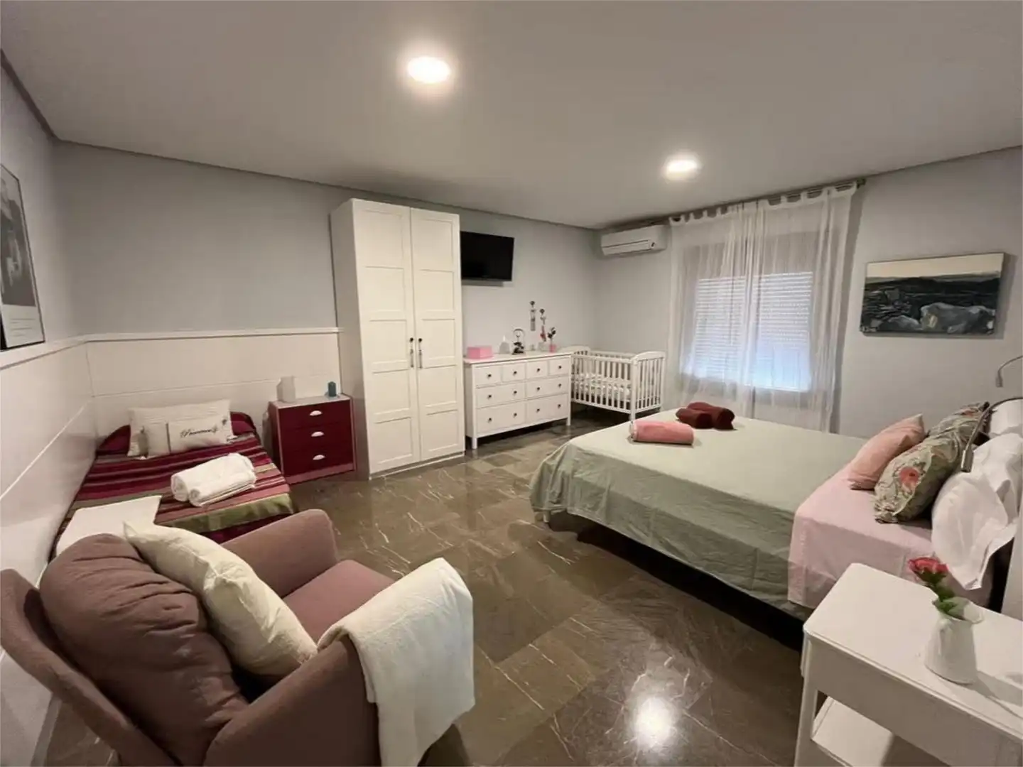 Casa adosada de alquiler en Calle Veredillas, 13, Íllora Habitación de Casa adosada de alquiler en Íllora con Aire acondicionado, Calefacción y Jardín privado