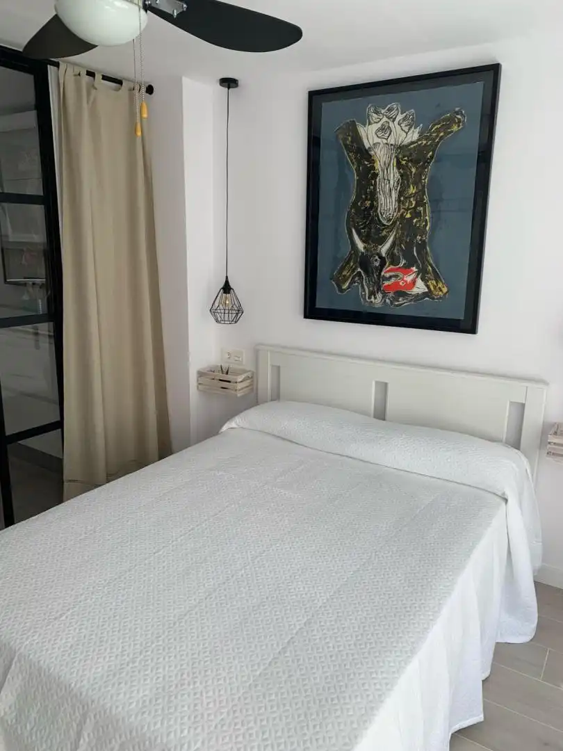Dormitori de Estudi de lloguer en  Granada Capital amb Aire condicionat i Balcó