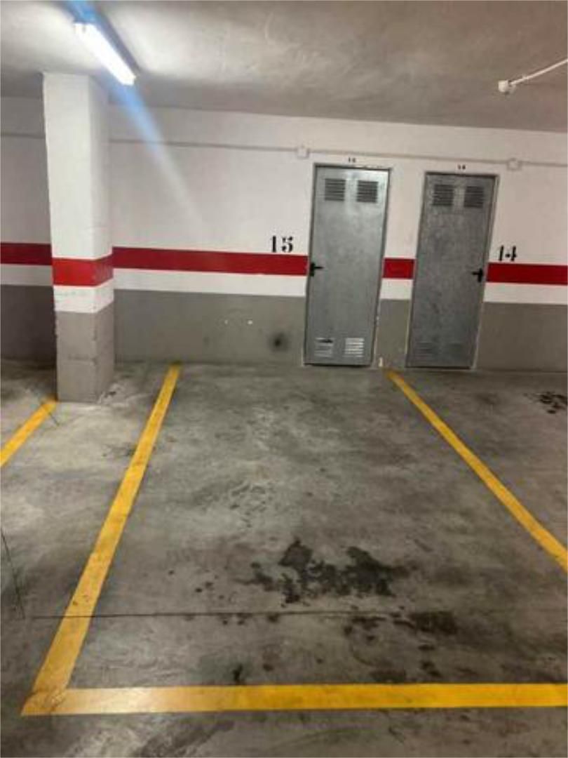 Parking of Garage to rent in Paterna