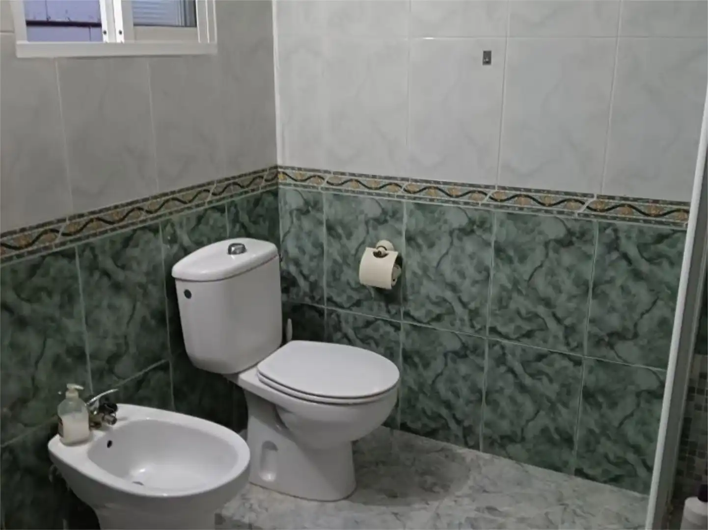 Houses for sale in Avenida Poeta José Jurado Morales, 82, La Paz - Las Américas Bathroom of Houses for sale in Linares with Air Conditioner, Terrace and Balcony