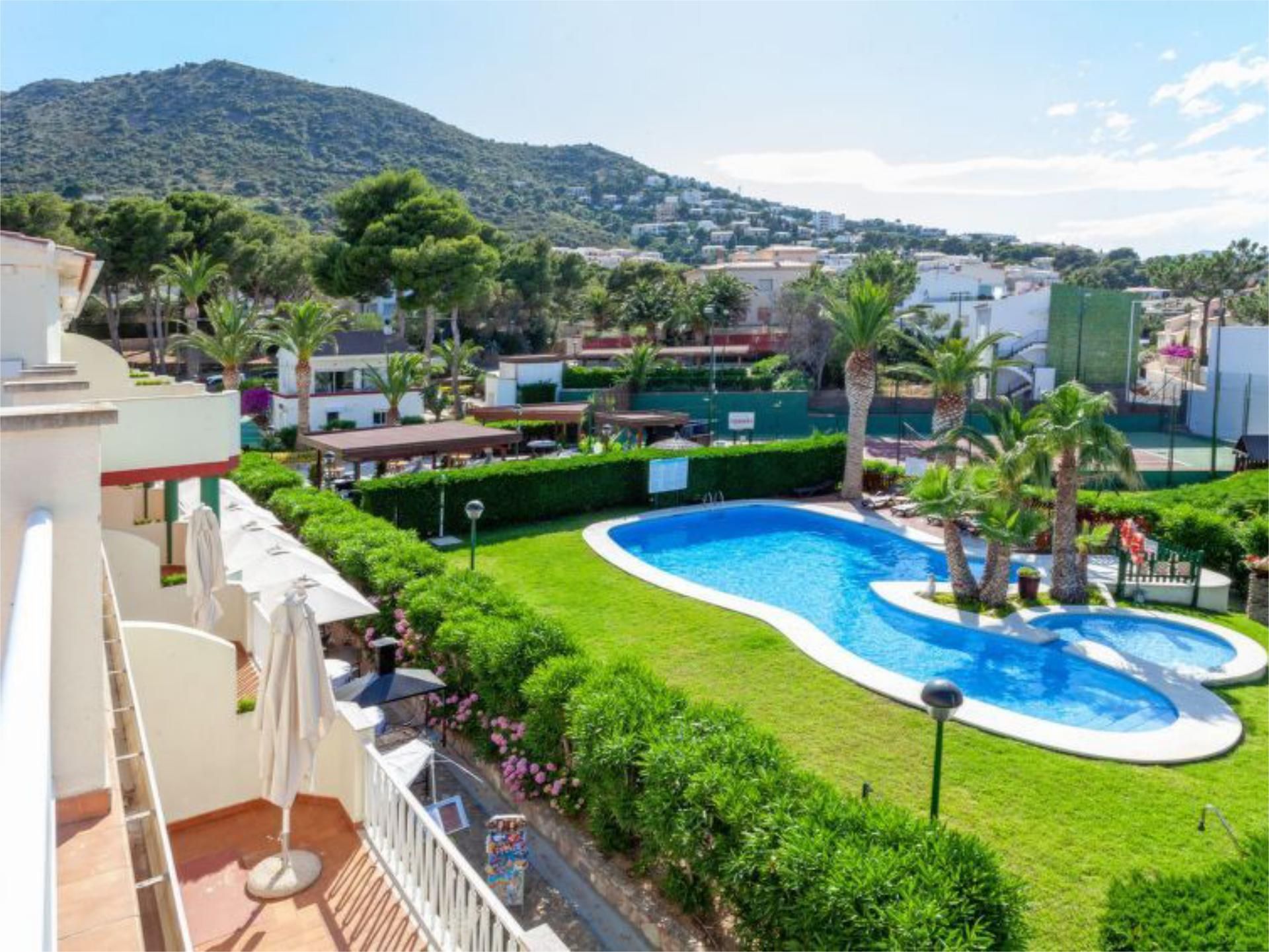 Jardín de Ático en venta en Llançà con Aire acondicionado, Terraza y Piscina