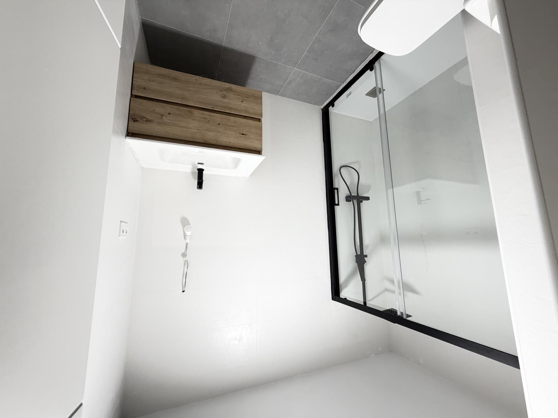 Bany de Pis en venda en  Madrid Capital amb Calefacció, Parquet i Moblat