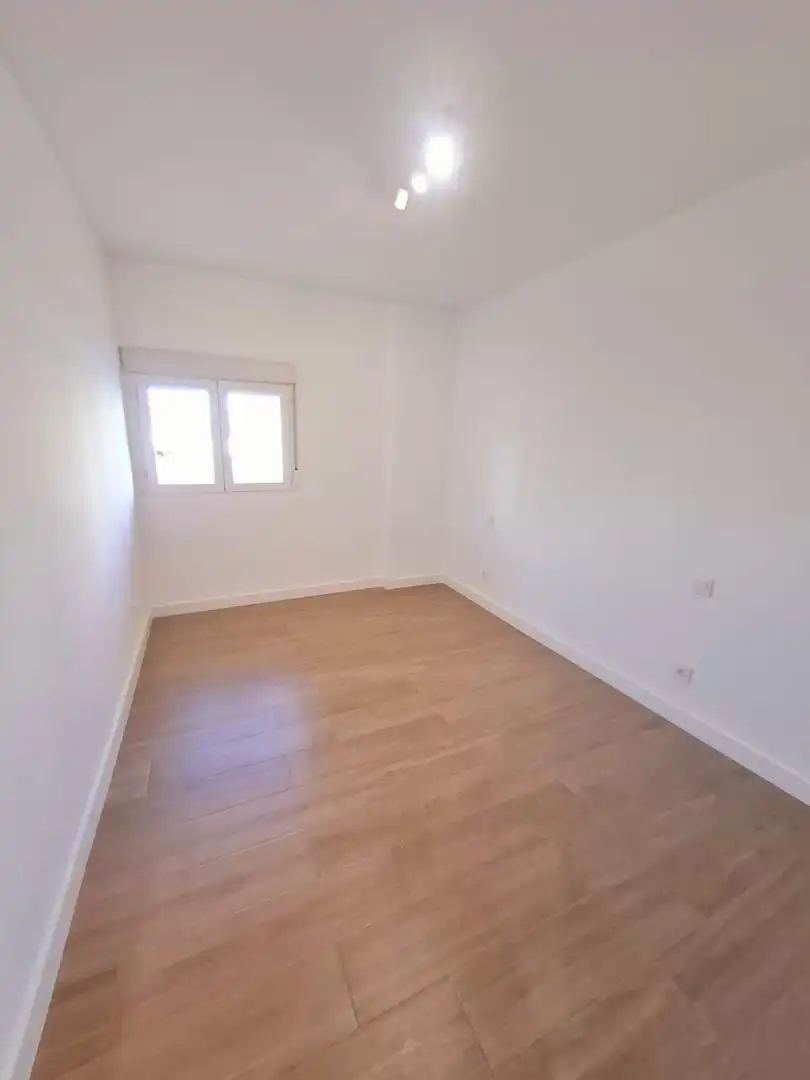 Piso en venta en Calle Playa América, 2, Timón Habitación de Piso en venta en Madrid con Aire acondicionado