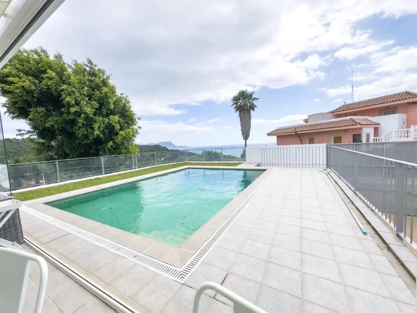 Houses for sale in Calle Centolla, 313, San García Swimming pool of Houses for sale in Algeciras with Heating, Private garden and Parquet flooring