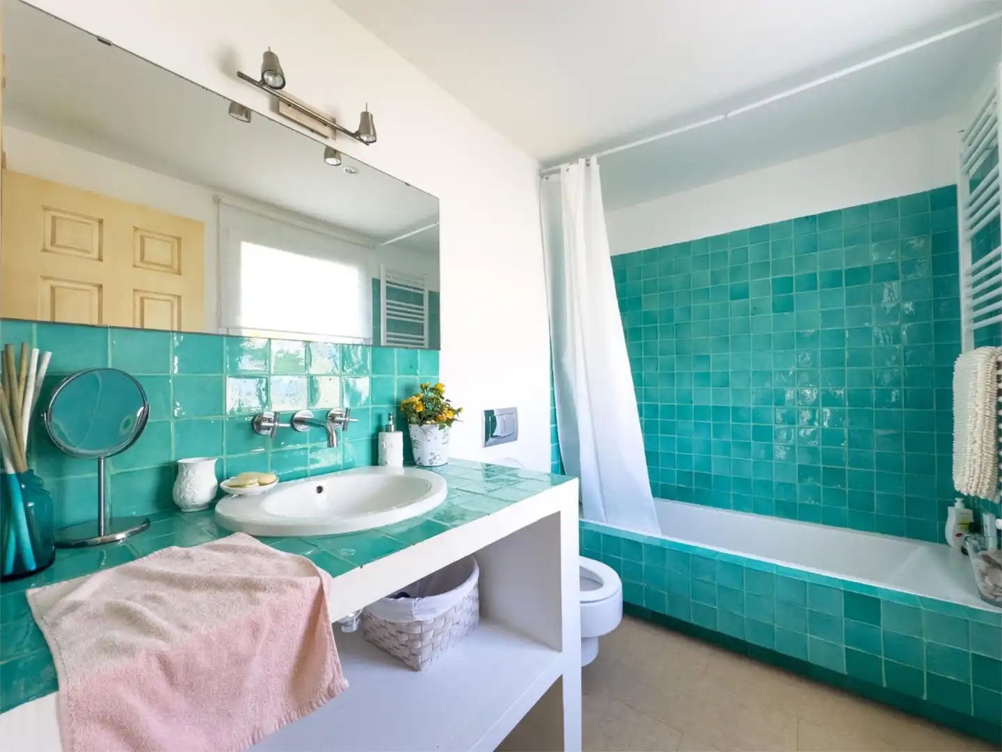 Houses for sale in Calle Centolla, 313, San García Bathroom of Houses for sale in Algeciras with Heating, Private garden and Parquet flooring