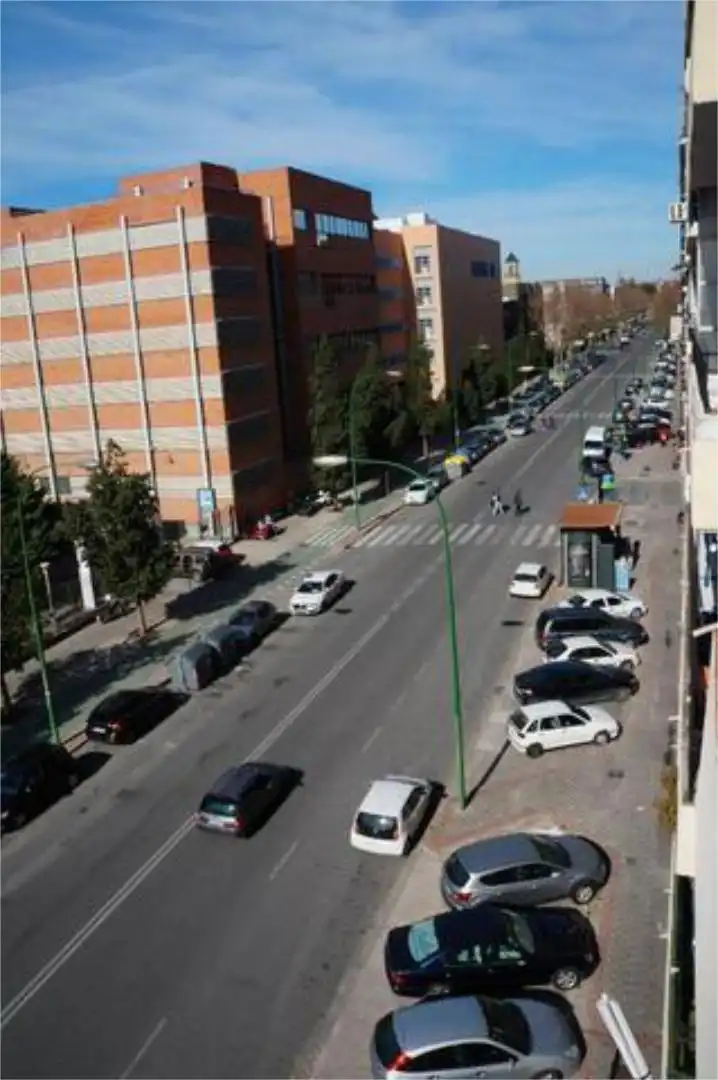 Vista exterior de Piso de alquiler en Sevilla con Terraza y Amueblado