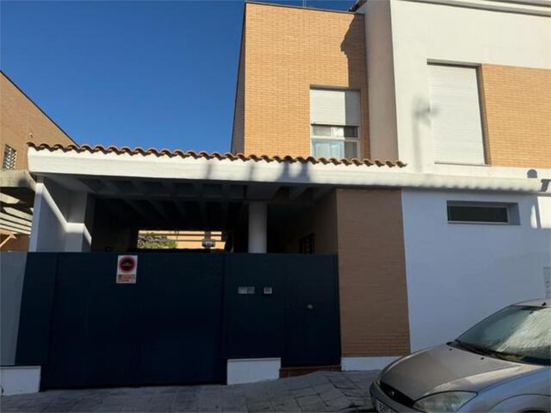 Casa adosada en venda a Colegio Europa Vista exterior de Casa adosada en venda en Espartinas