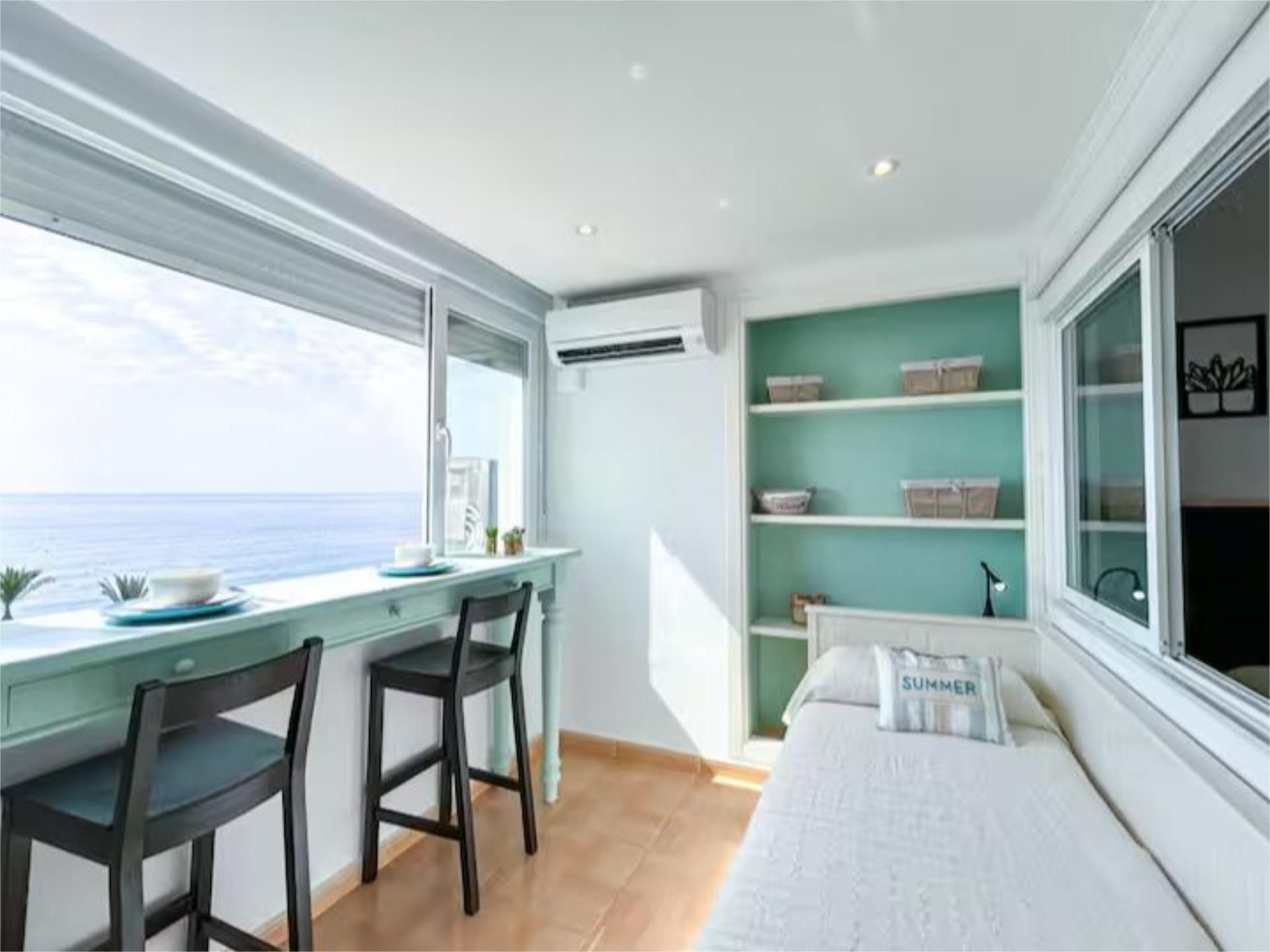 Dormitori de Pis de lloguer en Manilva amb Aire condicionat, Calefacció i Terrassa