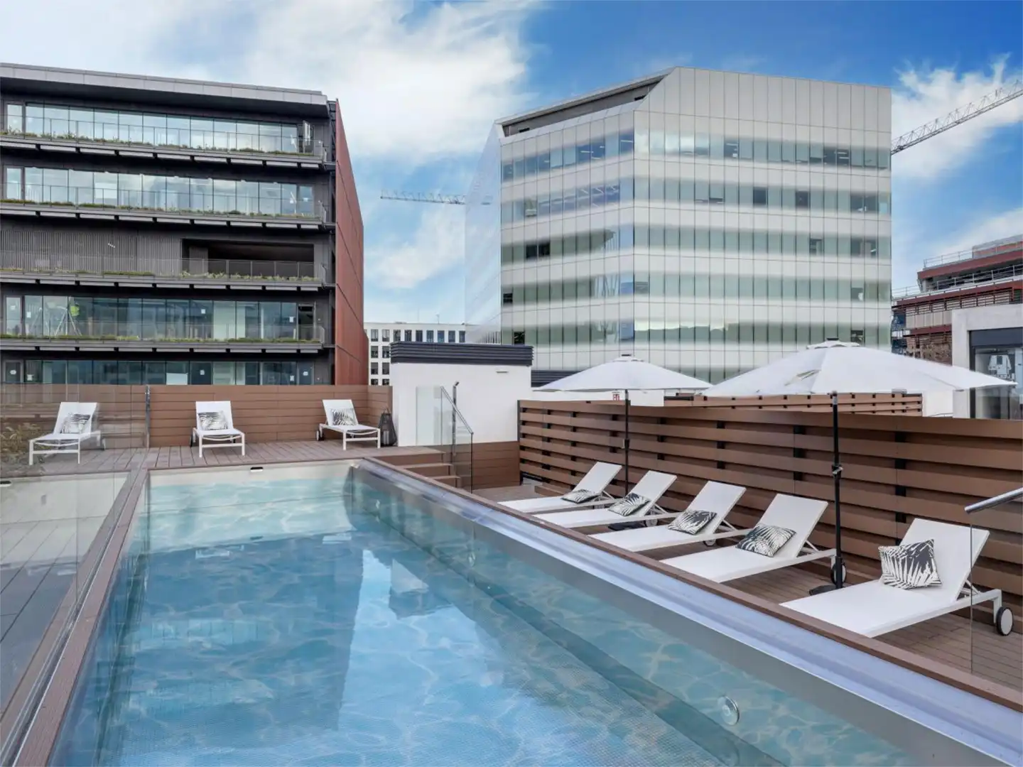 Flat for rent in Carrer de Sancho de Ávila, 43, El Parc i la Llacuna del Poblenou Swimming pool of Flat for rent in Barcelona Capital with Air Conditioner, Terrace and Swimming Pool