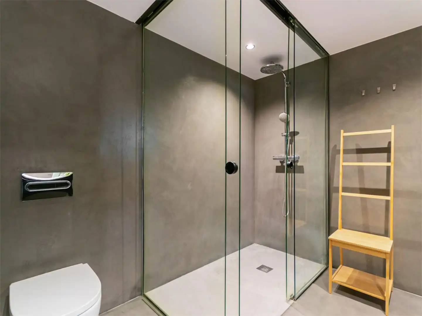 Flat for rent in Carrer de Sancho de Ávila, 43, El Parc i la Llacuna del Poblenou Bathroom of Flat for rent in Barcelona Capital with Air Conditioner, Terrace and Swimming Pool