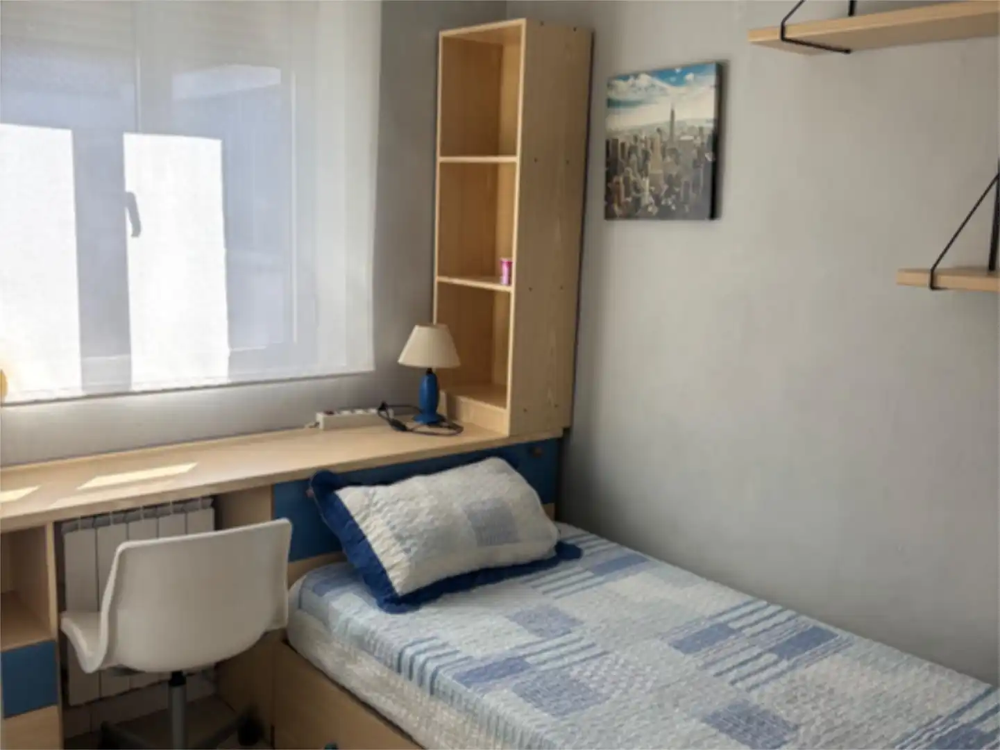 Room in Calle Moradas, 36, Rondilla Bedroom of Flat for share in Valladolid with Heating and Furnished