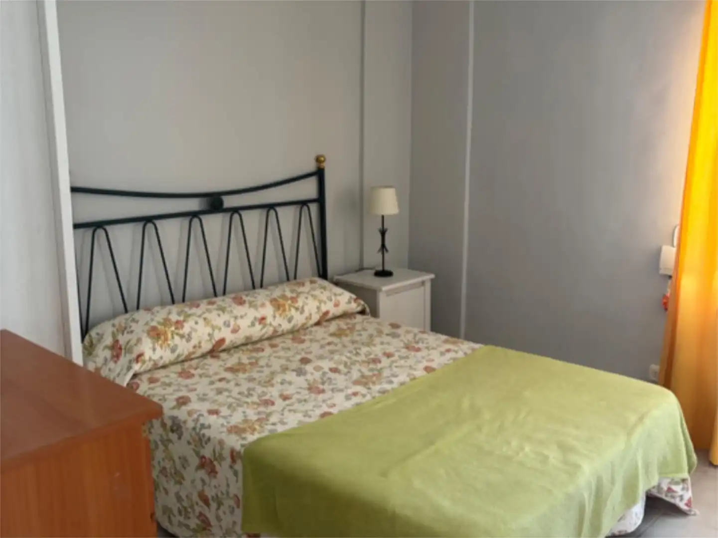 Room in Calle Moradas, 36, Rondilla Bedroom of Flat for share in Valladolid with Heating and Furnished