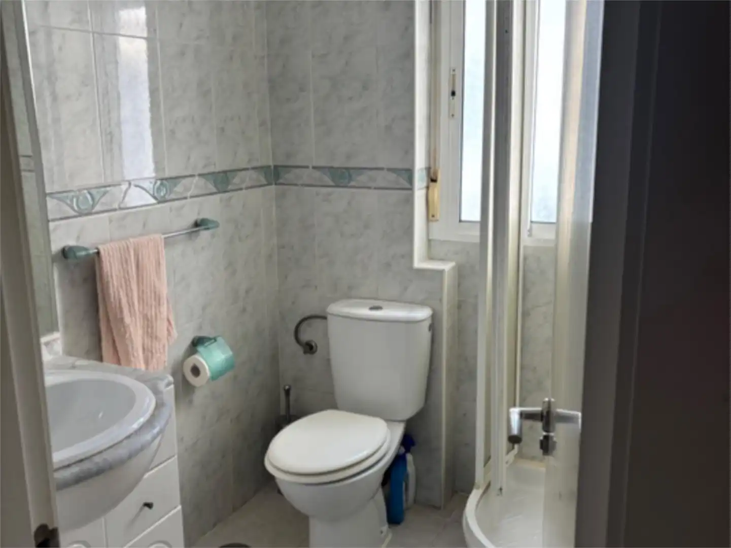 Room in Calle Moradas, 36, Rondilla Bathroom of Flat for share in Valladolid with Heating and Furnished