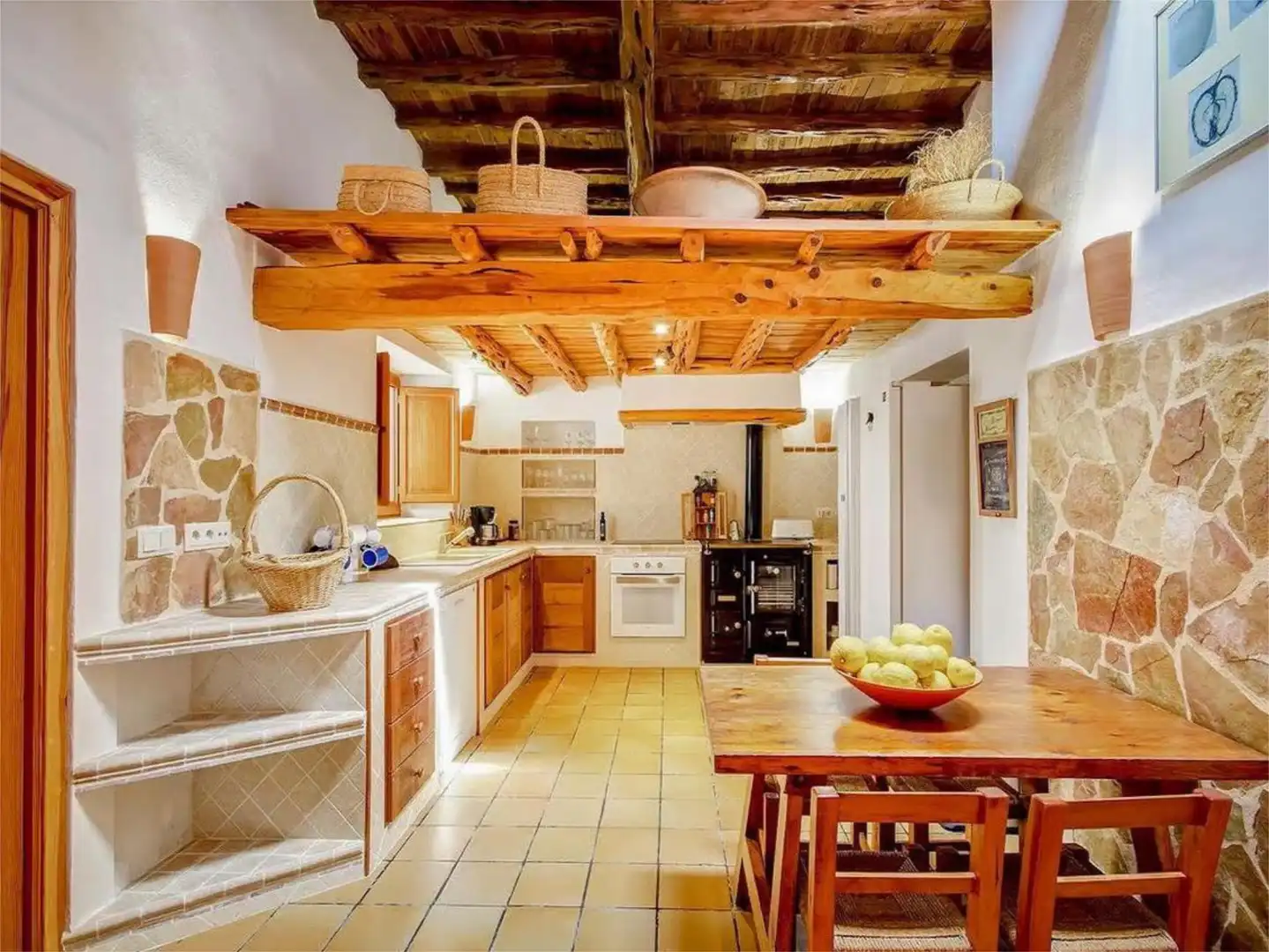 Cocina de Casa o chalet de alquiler en Sant Josep de sa Talaia con Aire acondicionado, Calefacción y Jardín privado