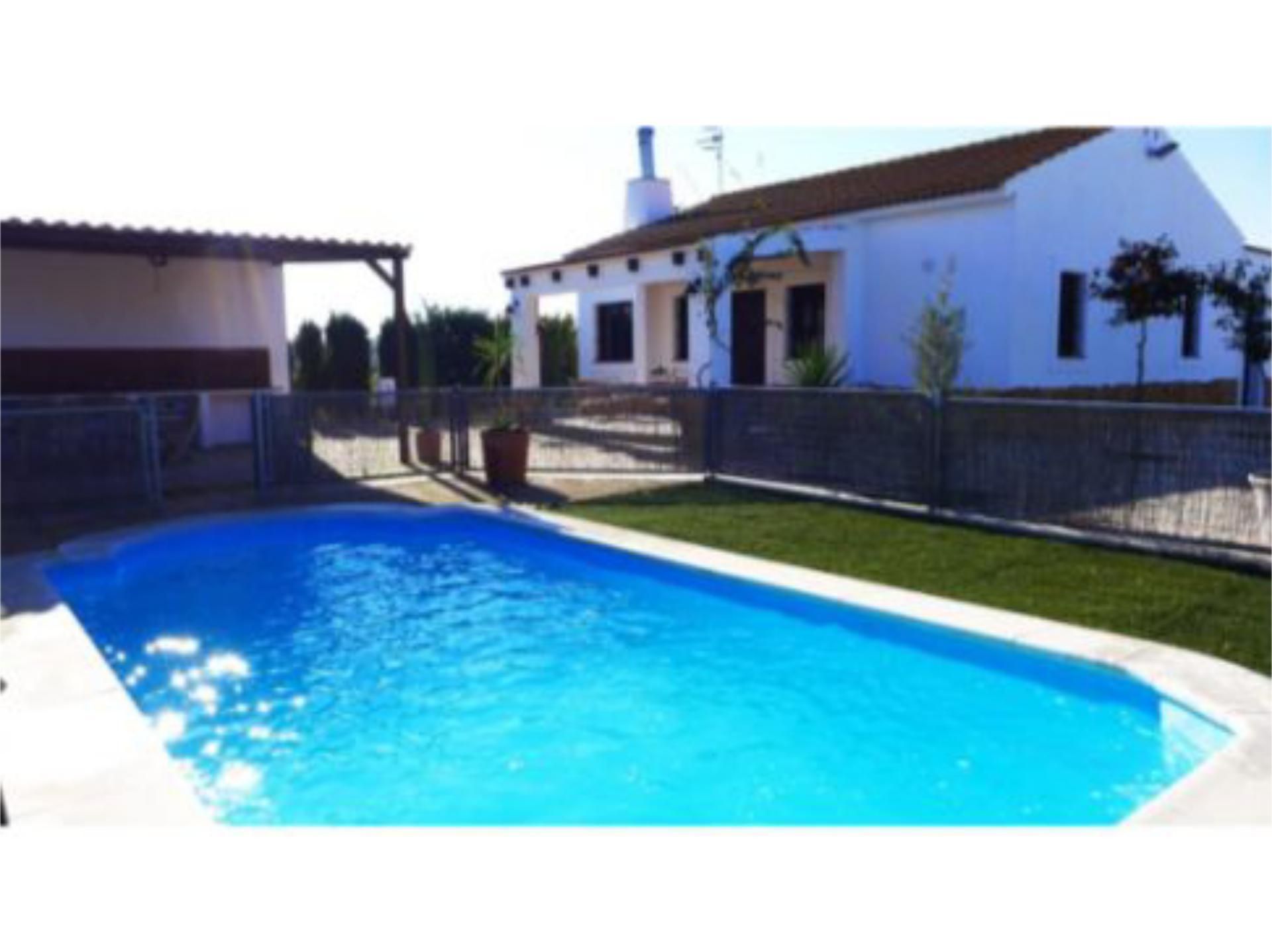 Swimming pool of House or chalet for sale in La Puebla de Cazalla  with Air Conditioner, Heating and Private garden