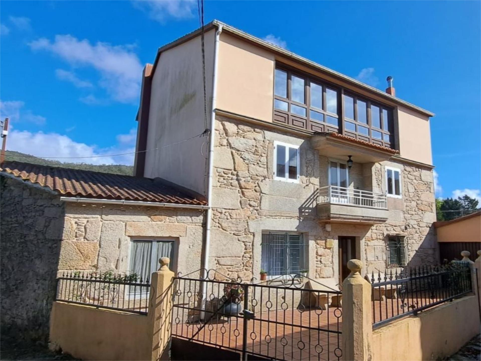 Exterior view of House or chalet for sale in Laxe  with Private garden, Terrace and Storage room