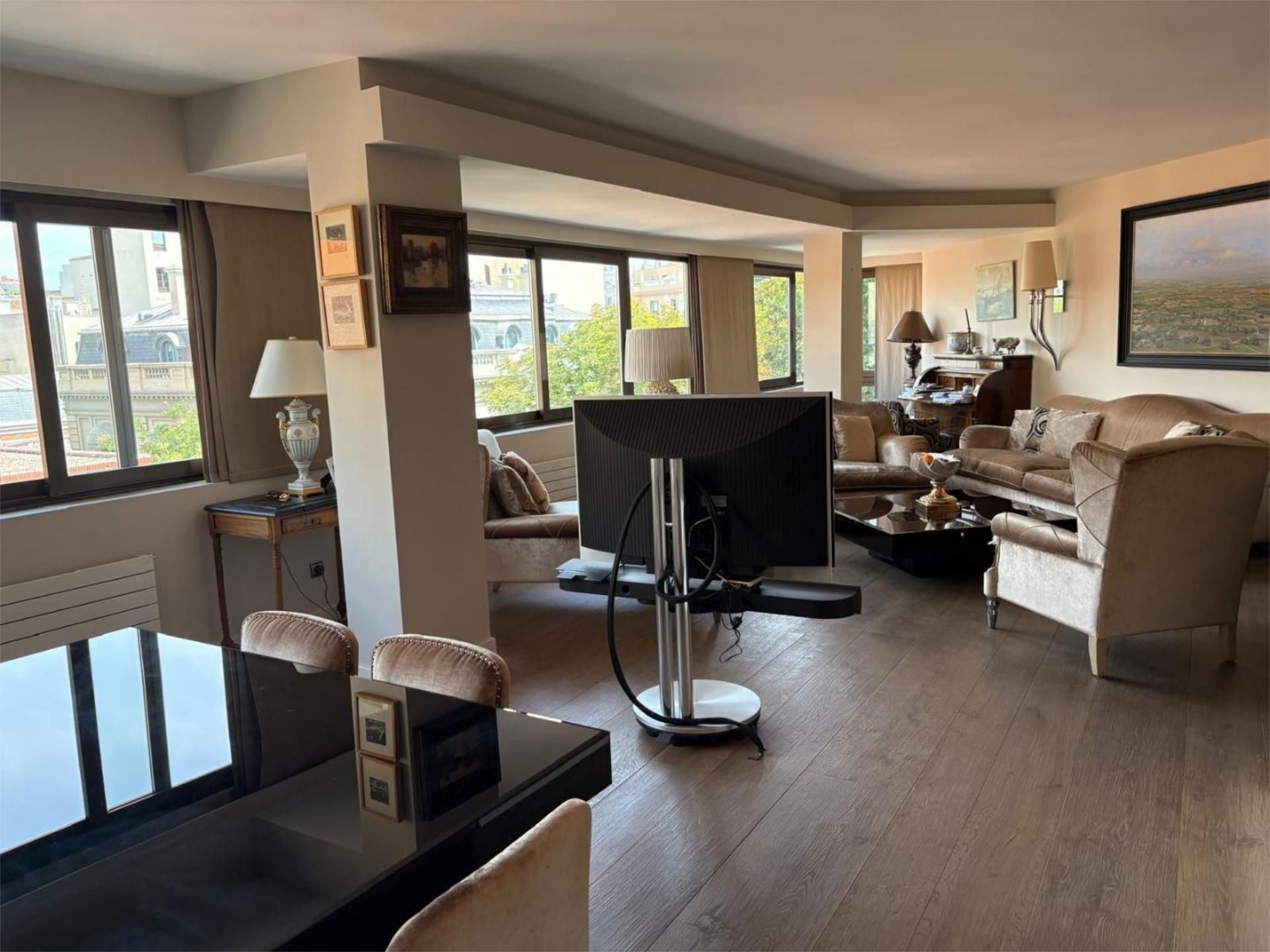 Living room of Flat to rent in  Madrid Capital  with Air Conditioner, Heating and Parquet flooring