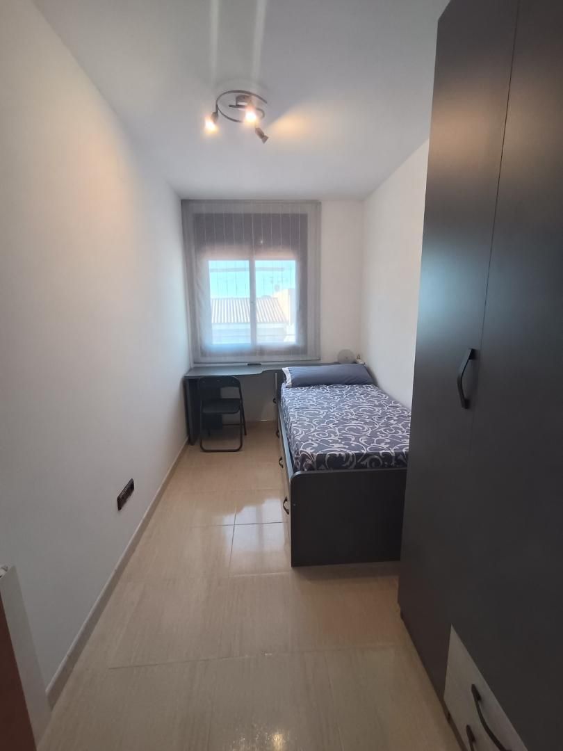 Bedroom of Flat to share in Reus  with Air Conditioner, Heating and Terrace