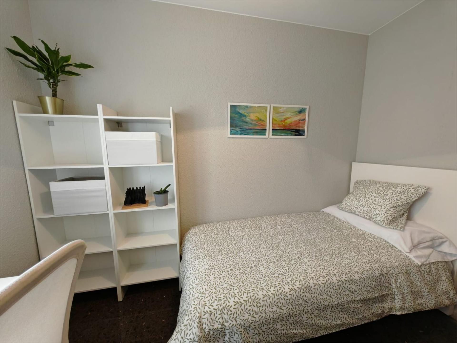 Bedroom of Flat to share in  Zaragoza Capital